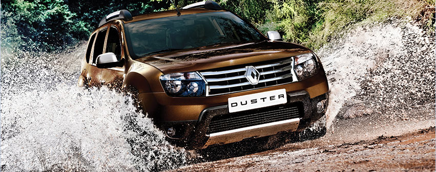 Renault Duster driving in river